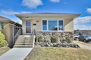 5435 N Mobile Ave, Chicago, IL 60630 - Photo 1