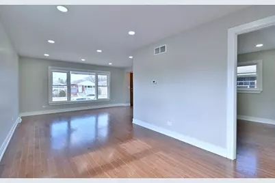 5435 N Mobile Avenue, Chicago, IL 60630 - Photo 7