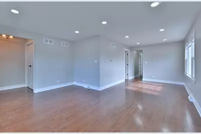 5435 N Mobile Avenue, Chicago, IL 60630 - Photo 5