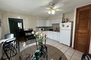 225 Malibu Dr, Bolingbrook, IL 60440 - Photo 5