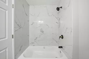 8516 Austin Ave, Burbank, IL 60459 - Photo 11