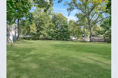 212 W Ellis Avenue, Libertyville, IL 60048 - Photo 9