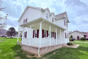 312 Cherokee Dr, Harrisburg, IL 62946 - Photo 3