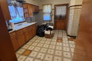 10210 S Prairie Ave, Chicago, IL 60628 - Photo 11