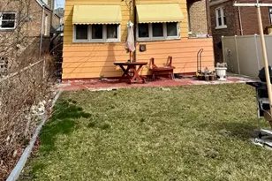 10210 S Prairie Ave, Chicago, IL 60628 - Photo 17