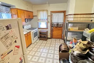 10210 S Prairie Ave, Chicago, IL 60628 - Photo 9