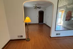 10210 S Prairie Ave, Chicago, IL 60628 - Photo 5