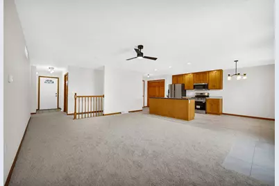 109 E Lake Court #B, Atlanta, IL 61723 - Photo 3