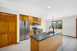 109 E Lake Ct, Atlanta, IL 61723 - Photo 5