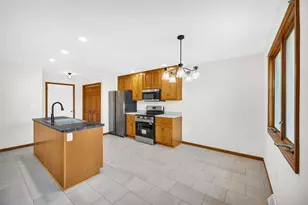 109 E Lake Ct, Atlanta, IL 61723 - Photo 9