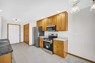 109 E Lake Ct, Atlanta, IL 61723 - Photo 7