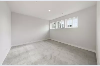 72 Nicholas Drive E, Des Plaines, IL 60016 - Photo 33