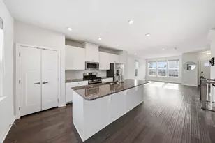 72 Nicholas Dr E, Des Plaines, IL 60016 - Photo 15