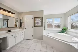 1138 Ridgewood Cir, Lake in the Hills, IL 60156 - Photo 19