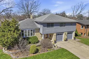 602 S Edward St, Mount Prospect, IL 60056 - Photo 1