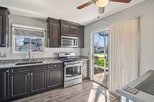 2466 Brunswick Cir, Woodridge, IL 60517 - Photo 9