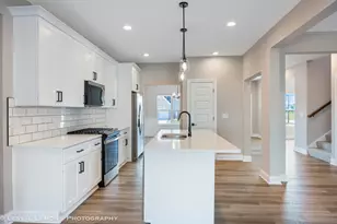 902 Hayden Dr, Yorkville, IL 60560 - Photo 9