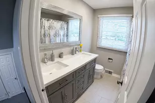 1006 Brookside Ln, Deerfield, IL 60015 - Photo 7
