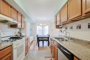 3S094 Timber Dr, Warrenville, IL 60555 - Photo 9