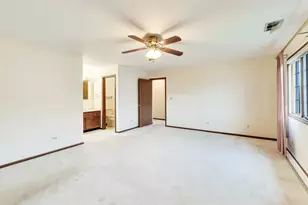 245 Windsor Ln, Willowbrook, IL 60527 - Photo 19