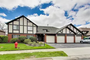 245 Windsor Ln, Willowbrook, IL 60527 - Photo 3