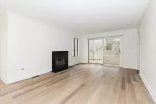 981 Longmeadow Ct, Lake Barrington, IL 60010 - Photo 7