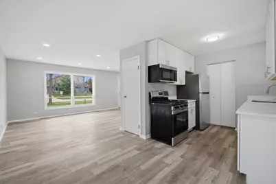 249 Shawnee Drive, Carol Stream, IL 60188 - Photo 9