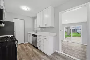 249 Shawnee Dr, Carol Stream, IL 60188 - Photo 11