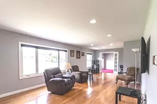 725 Cumberland St, Hoffman Estates, IL 60169 - Photo 7