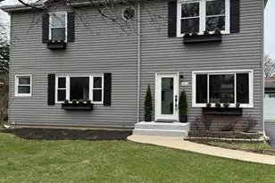 656 W Comstock Ave, Elmhurst, IL 60126 - Photo 1