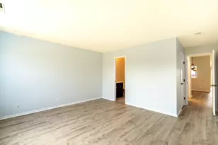 629 W Streamwood Blvd, Streamwood, IL 60107 - Photo 7