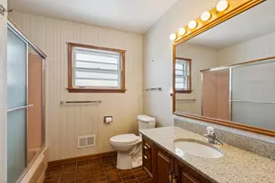 310 Harvard St, Des Plaines, IL 60016 - Photo 13