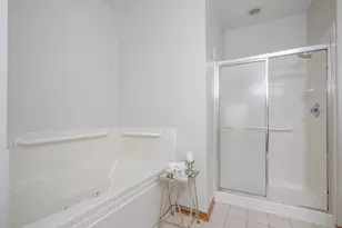 2123 Vanderbilt Dr, Geneva, IL 60134 - Photo 13