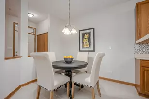 2123 Vanderbilt Dr, Geneva, IL 60134 - Photo 5