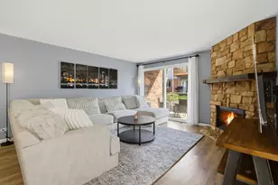 622 Zaininger Ave, Naperville, IL 60563 - Photo 5