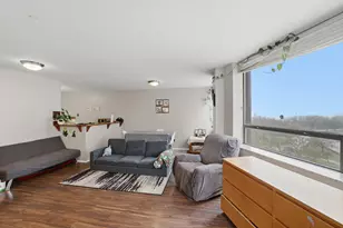 5701 N Sheridan Rd, Chicago, IL 60660 - Photo 3
