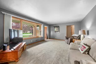 1321 Florence Dr, Sycamore, IL 60178 - Photo 5