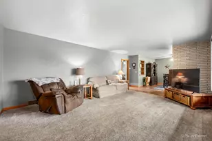 1321 Florence Dr, Sycamore, IL 60178 - Photo 3