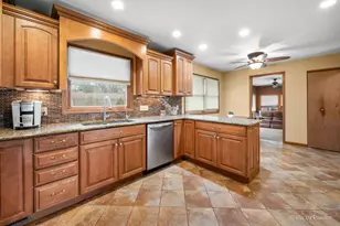 1321 Florence Dr, Sycamore, IL 60178 - Photo 7