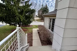 30 Beaconsfield Ct, Lincolnshire, IL 60069 - Photo 3