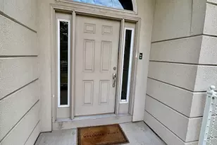 30 Beaconsfield Ct, Lincolnshire, IL 60069 - Photo 1