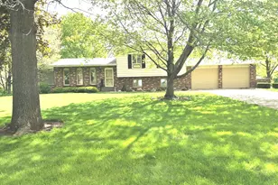 8 Hawthorne Dr, Oswego, IL 60543 - Photo 3