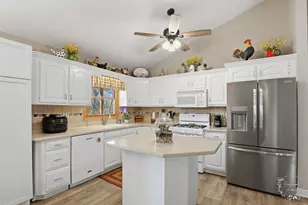 2853 Forsythia Ln, Saint Anne, IL 60964 - Photo 7