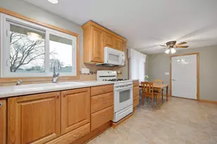 810 Revere Rd, South Elgin, IL 60177 - Photo 5