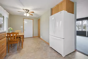 810 Revere Rd, South Elgin, IL 60177 - Photo 7