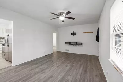 1061 Houston Avenue, Elgin, IL 60120 - Photo 7