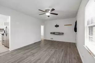 1061 Houston Ave, Elgin, IL 60120 - Photo 7