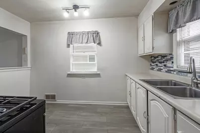 1061 Houston Avenue, Elgin, IL 60120 - Photo 9