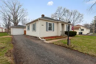 1061 Houston Ave, Elgin, IL 60120 - Photo 3