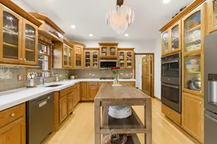 8304 Queen Victoria Ln, Tinley Park, IL 60477 - Photo 9